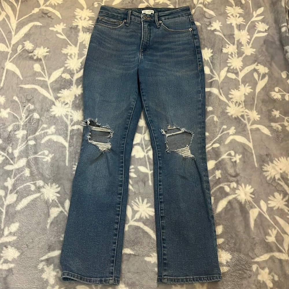 EUC Good American Jeans Blue torn/ distressed / straight Leg /High Rise Sz 26